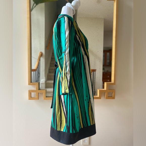 Bebe green silk dress with tie and front pleats - Picture 2 of 13